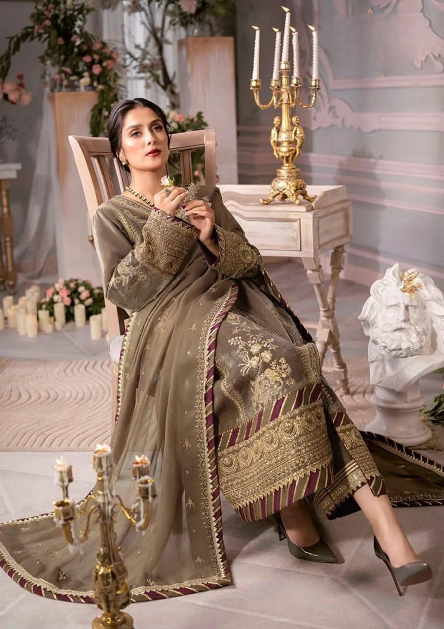 1017-3PC Velvet Embroidered Dress With Embroidered Chiffon Dupatta