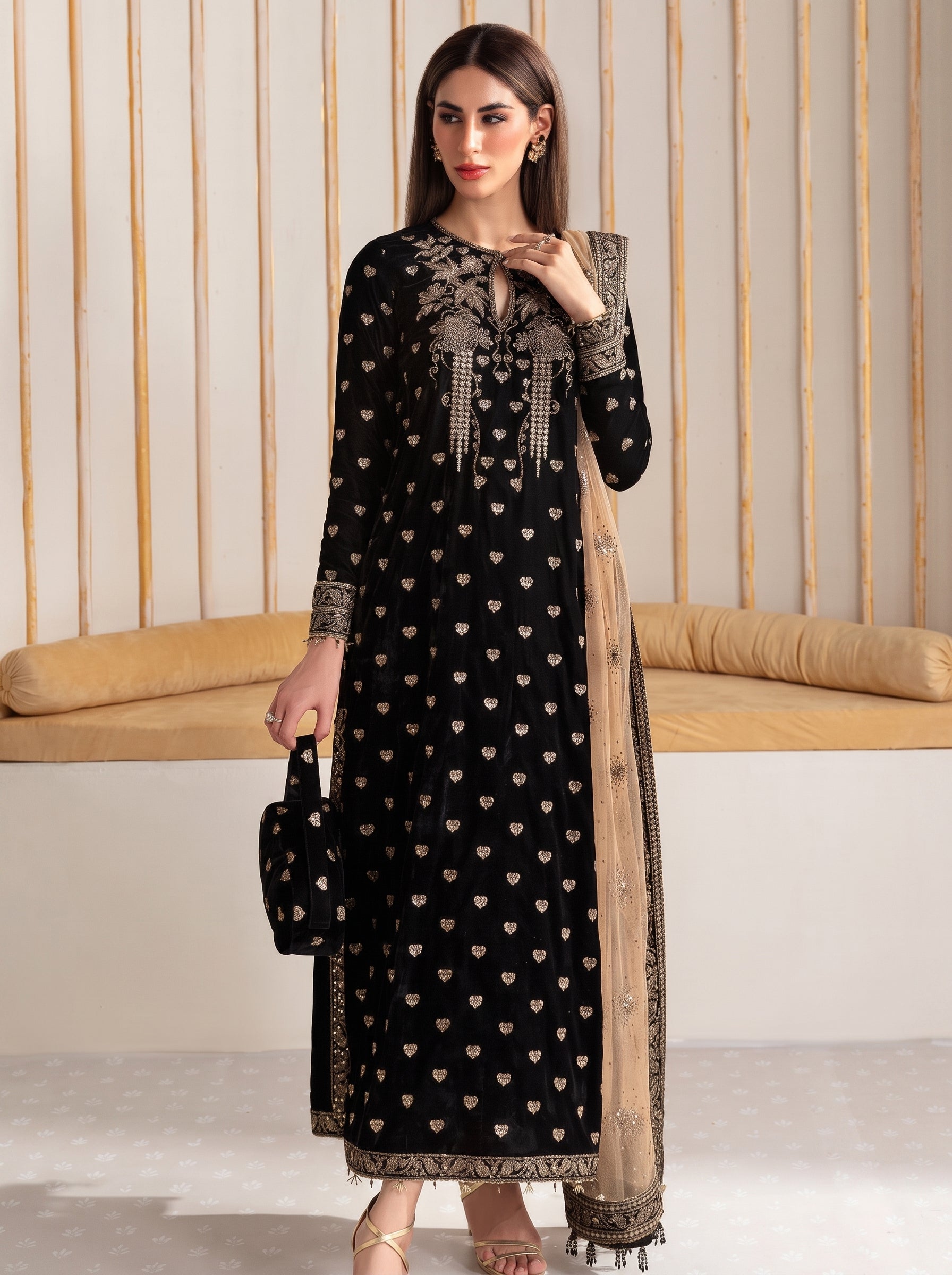 Dilnawaz Velvet 3 Piece D-2004