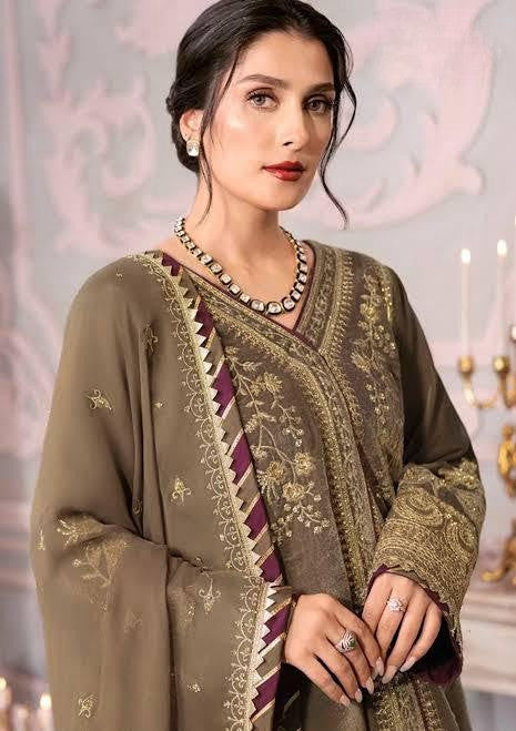 1017-3PC Velvet Embroidered Dress With Embroidered Chiffon Dupatta