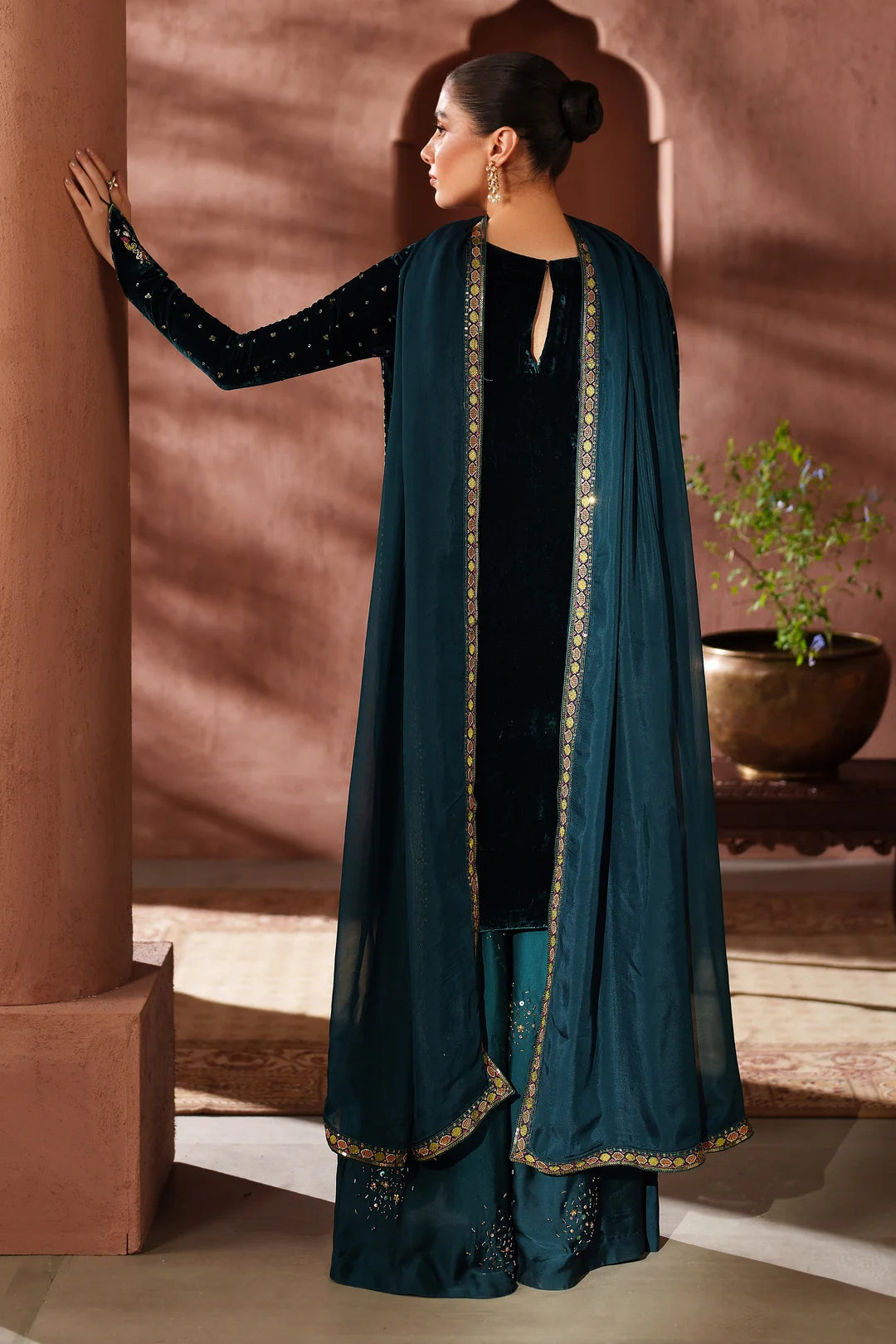 Gulnaz Velvet 3 Piece D-2022